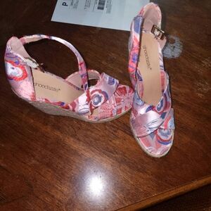 Shoe dazzle 10 floral wedge sandal